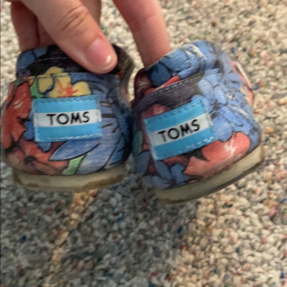 Flower TOMS - Picture 3 of 5